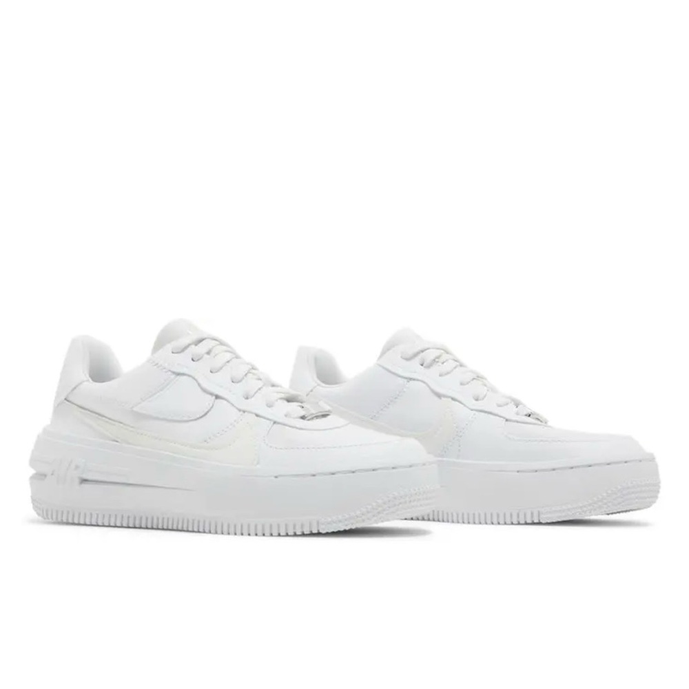 Nike Wmns Air Force 1 PLT.AF.ORM 'Triple White Size 11
